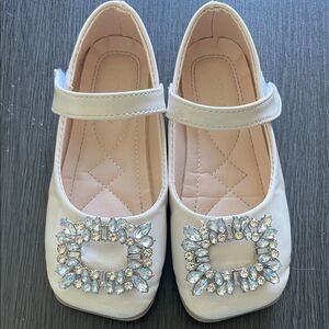 Chic White Kids Dress Shoes with Sparkling Accents